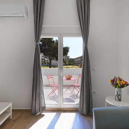 Beautiful Athenian With Terrace Apartment *