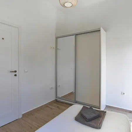 Beautiful Athenian With Terrace Apartment